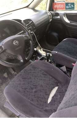 Минивэн Opel Zafira 2001 в Славском