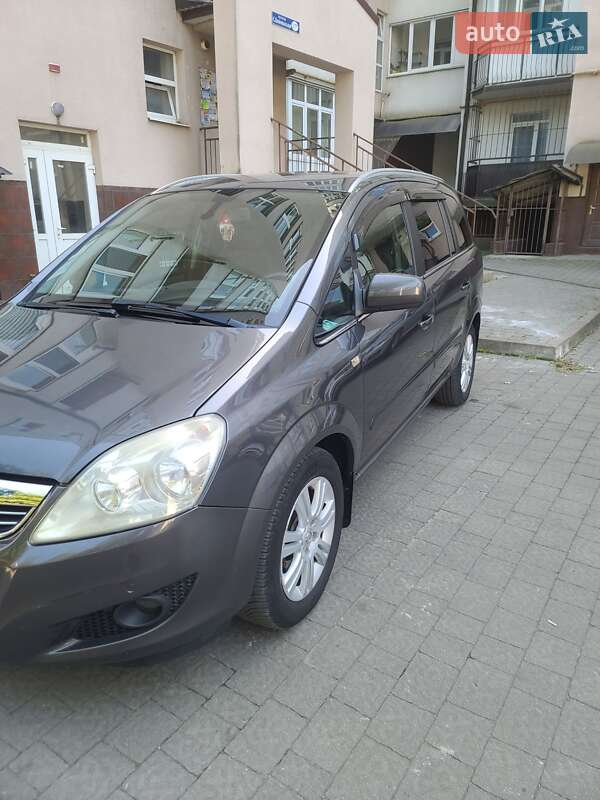 Минивэн Opel Zafira 2010 в Ивано-Франковске