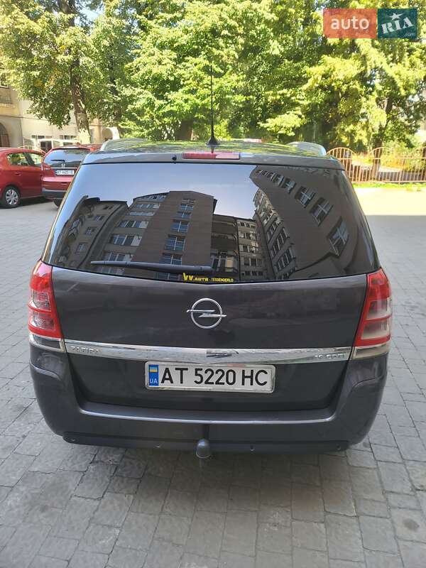 Минивэн Opel Zafira 2010 в Ивано-Франковске