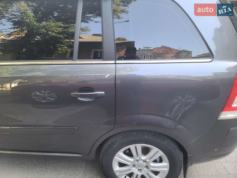 Минивэн Opel Zafira 2010 в Ивано-Франковске