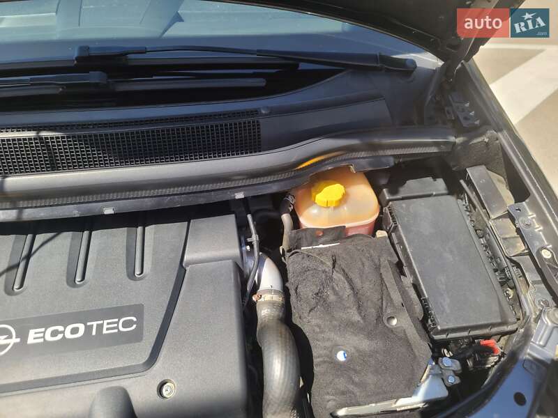 Минивэн Opel Zafira 2010 в Ивано-Франковске