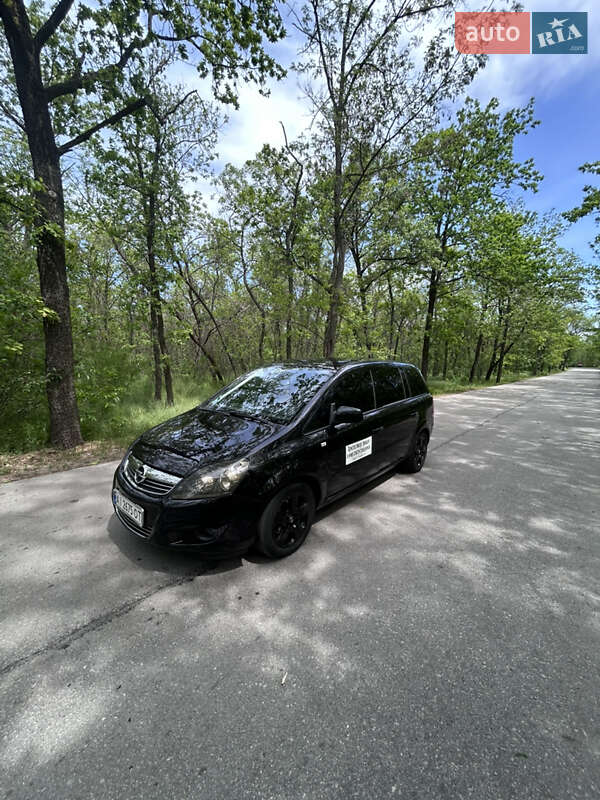 Минивэн Opel Zafira 2011 в Запорожье