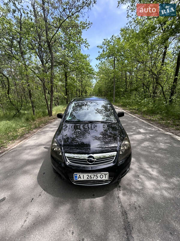 Минивэн Opel Zafira 2011 в Запорожье