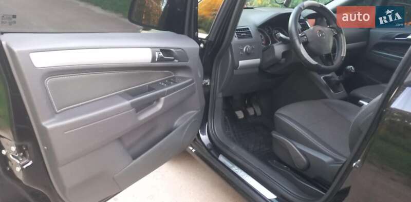 Минивэн Opel Zafira 2011 в Житомире