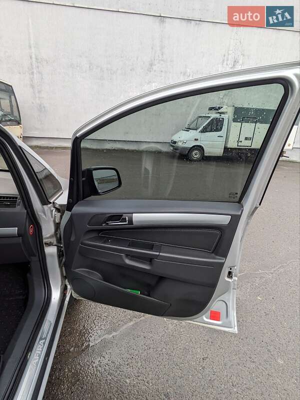 Минивэн Opel Zafira 2010 в Львове