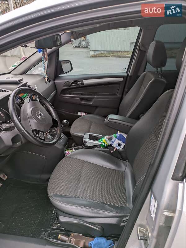 Минивэн Opel Zafira 2010 в Львове