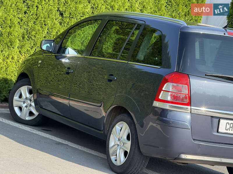 Мінівен Opel Zafira 2010 в Стрию