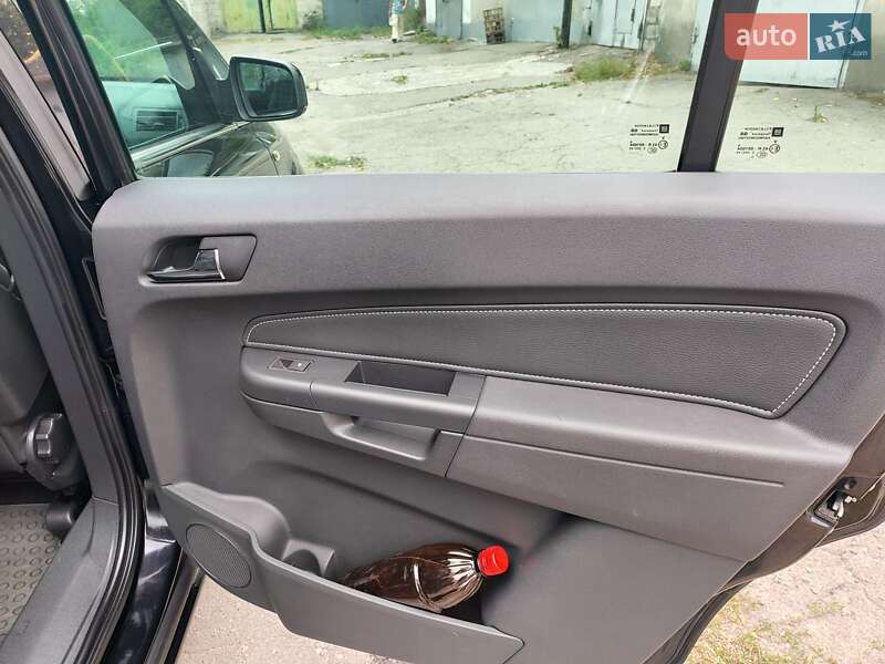 Минивэн Opel Zafira 2011 в Каменском