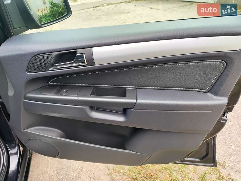 Минивэн Opel Zafira 2011 в Каменском