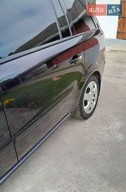 Минивэн Opel Zafira 2008 в 