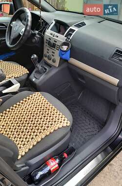 Минивэн Opel Zafira 2008 в 