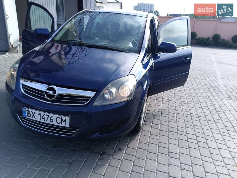 Минивэн Opel Zafira 2010 в Хмельницком