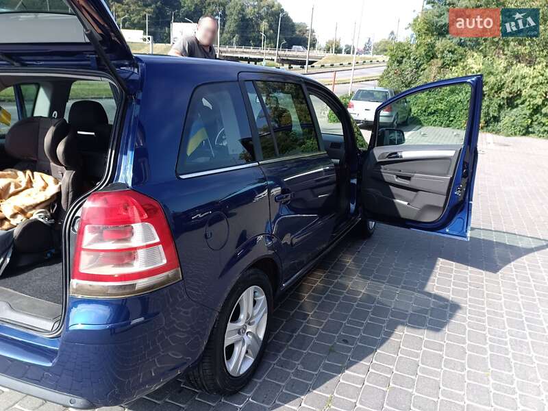 Минивэн Opel Zafira 2010 в Хмельницком