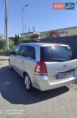 Минивэн Opel Zafira 2010 в Киеве
