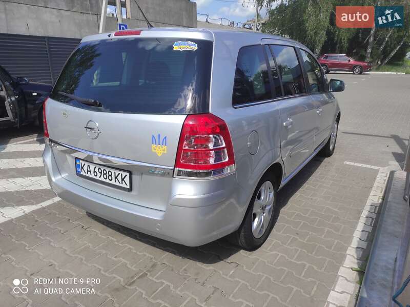 Мінівен Opel Zafira 2010 в Києві