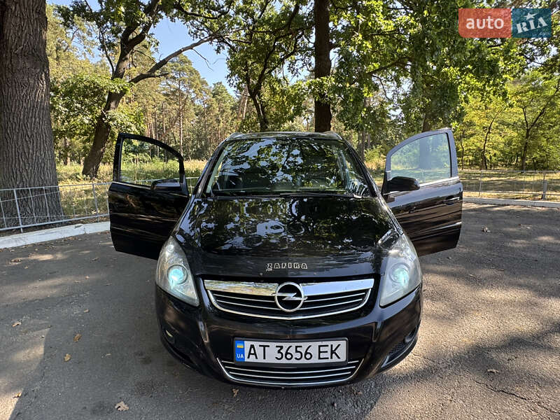 Минивэн Opel Zafira 2009 в 
