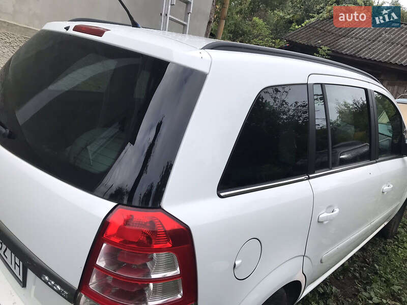 Мінівен Opel Zafira 2010 в Снятині