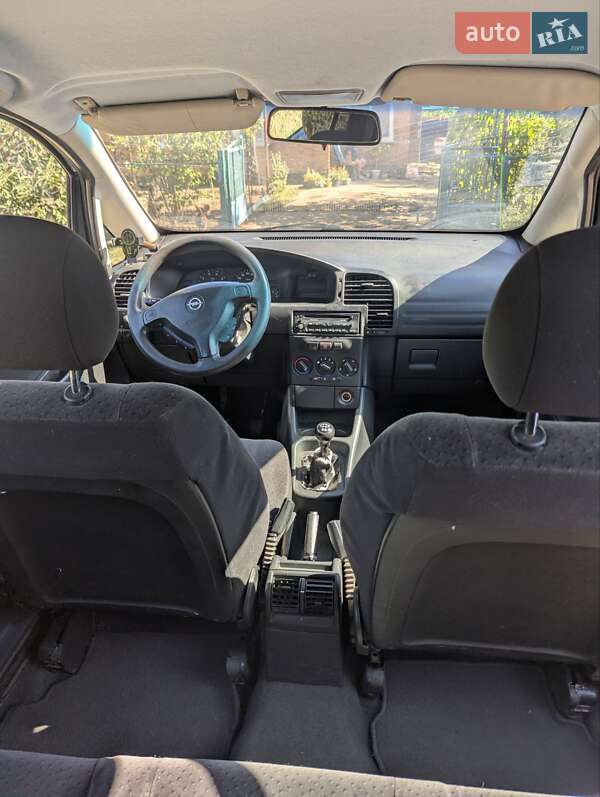 Мінівен Opel Zafira 2002 в Кривому Розі
