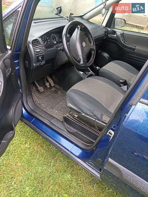 Минивэн Opel Zafira 2005 в Яворове