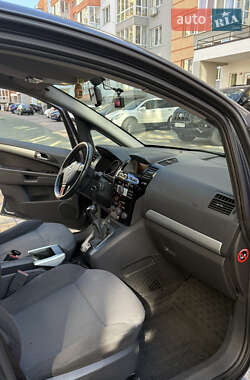 Минивэн Opel Zafira 2010 в 