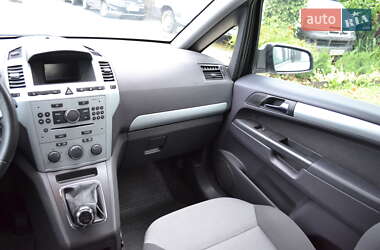 Минивэн Opel Zafira 2009 в 