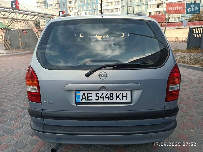 Минивэн Opel Zafira 2000 в Днепре