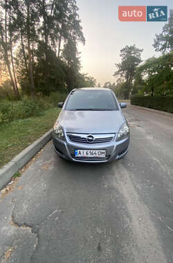 Минивэн Opel Zafira 2010 в Киеве
