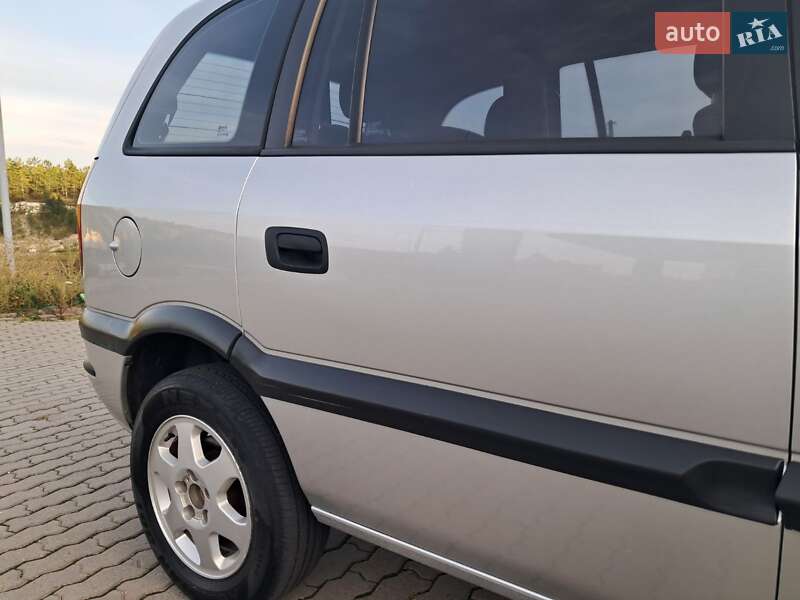 Минивэн Opel Zafira 2001 в Черновцах