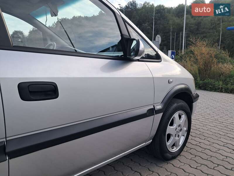 Минивэн Opel Zafira 2001 в Черновцах