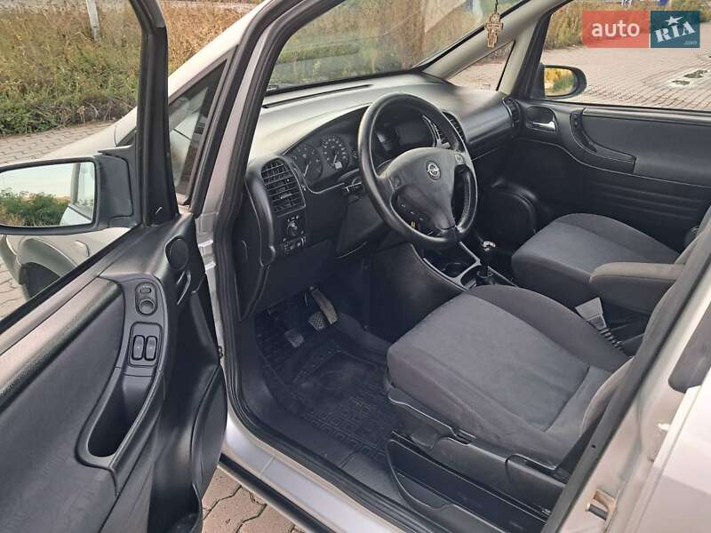 Минивэн Opel Zafira 2001 в Черновцах