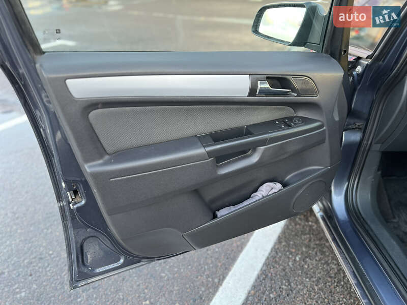 Минивэн Opel Zafira 2008 в Ровно