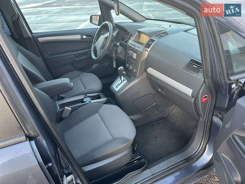 Минивэн Opel Zafira 2008 в Ровно