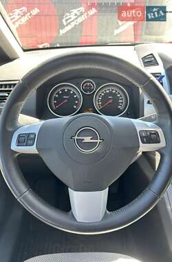Минивэн Opel Zafira 2012 в 
