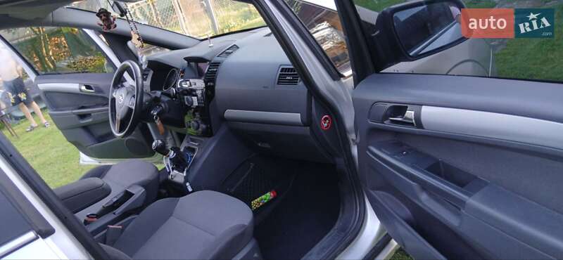 Мінівен Opel Zafira 2011 в Дрогобичі