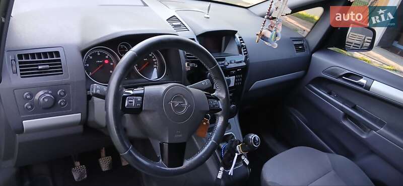 Мінівен Opel Zafira 2011 в Дрогобичі