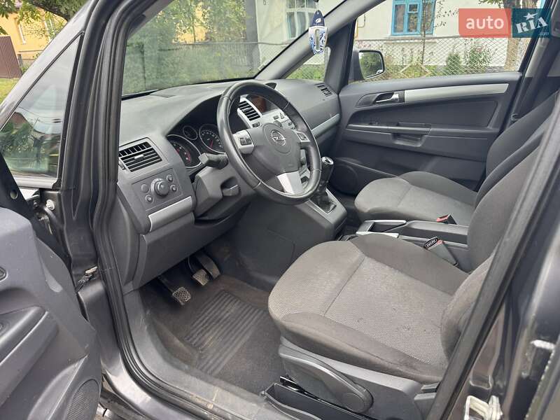 Минивэн Opel Zafira 2010 в Луцке