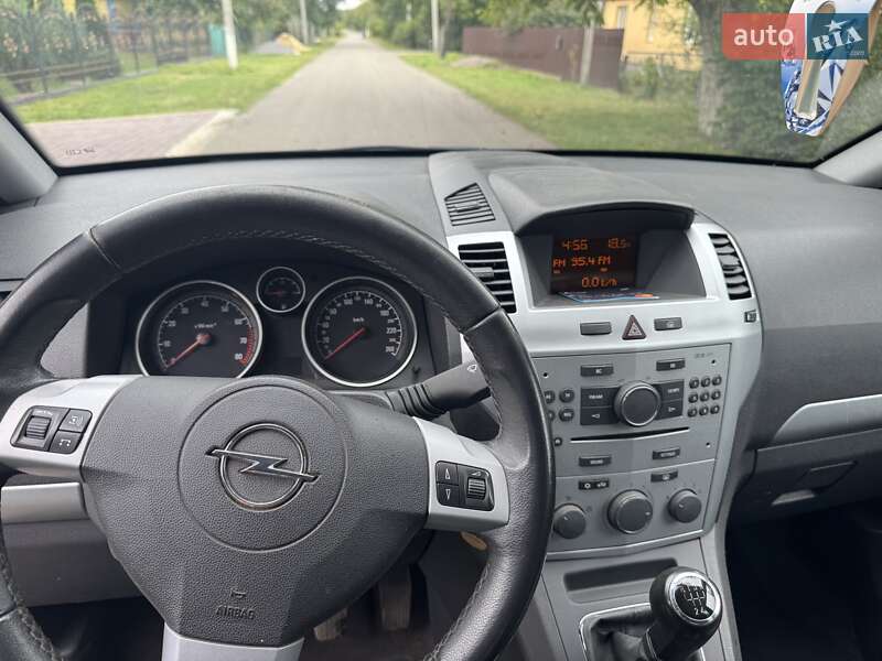 Минивэн Opel Zafira 2010 в Луцке
