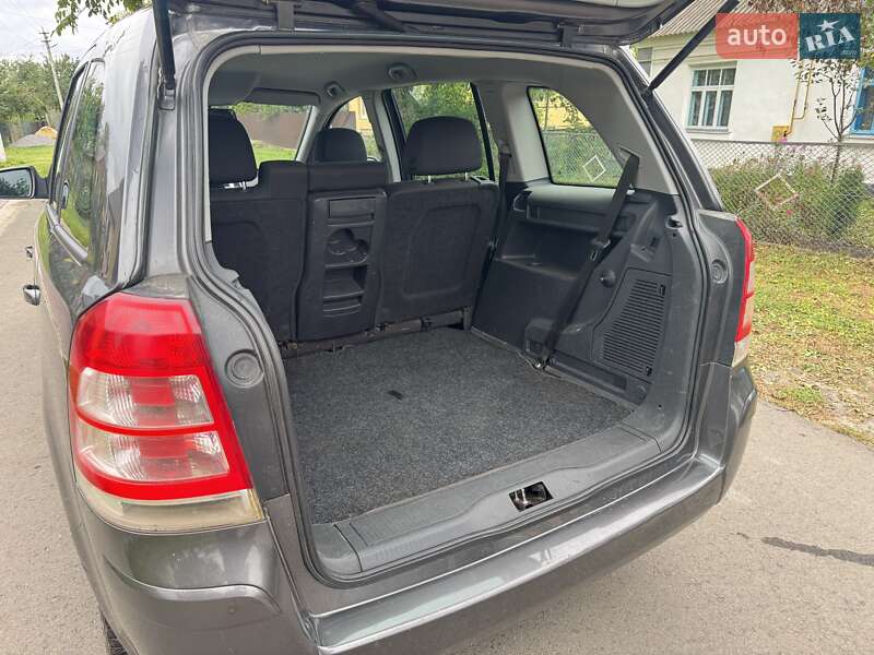 Минивэн Opel Zafira 2010 в Луцке