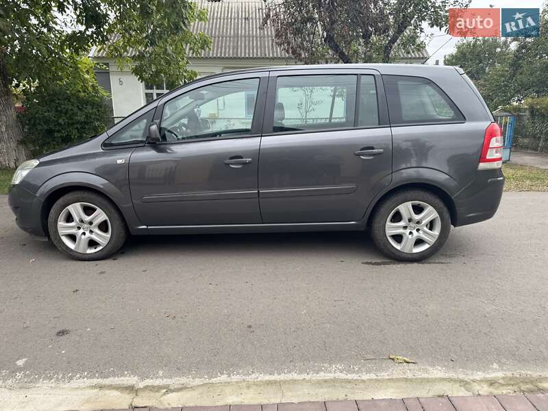 Минивэн Opel Zafira 2010 в Луцке