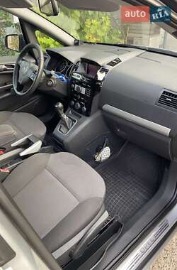Минивэн Opel Zafira 2010 в 