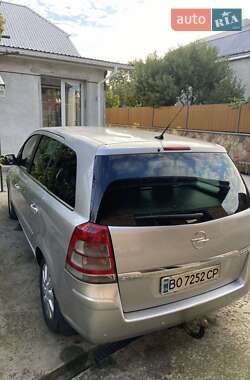 Минивэн Opel Zafira 2010 в 