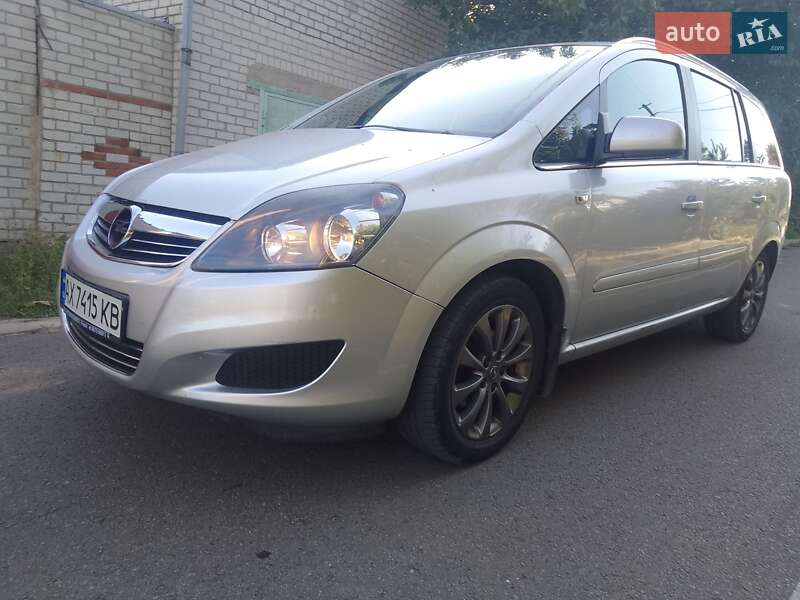 Минивэн Opel Zafira 2011 в 