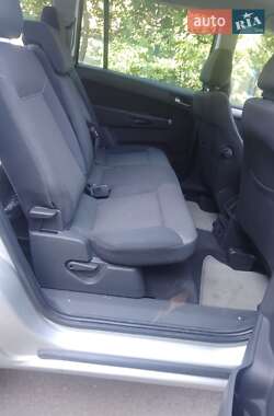 Минивэн Opel Zafira 2011 в 