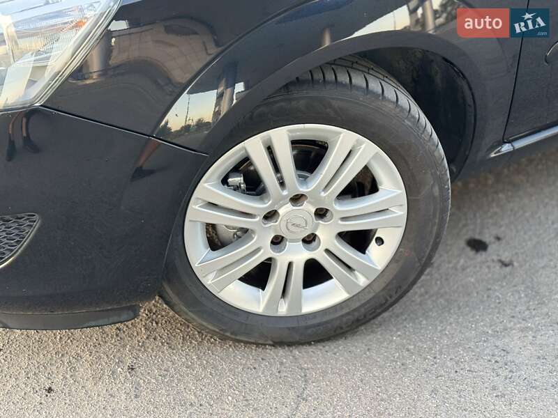 Мінівен Opel Zafira 2012 в Шепетівці