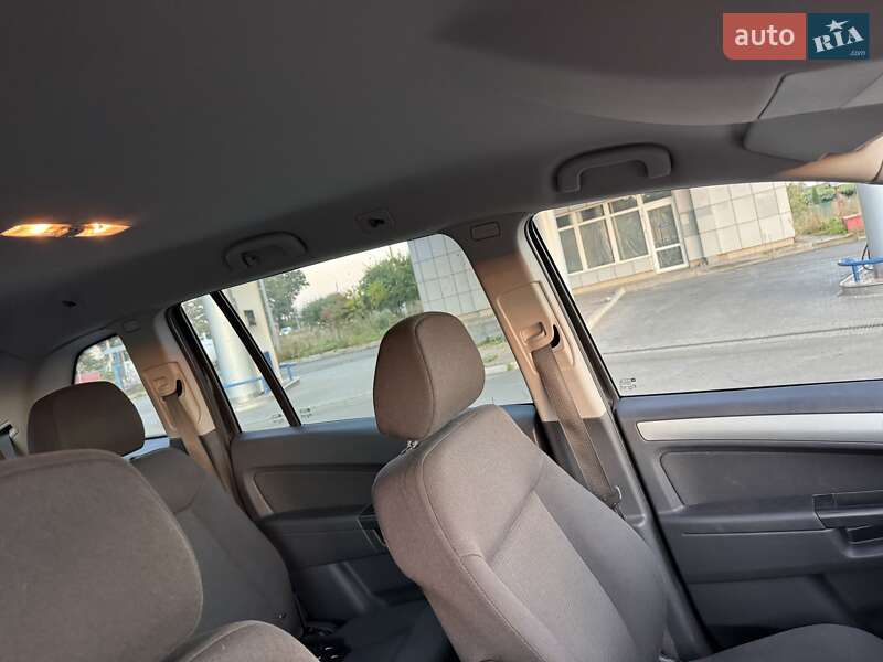 Мінівен Opel Zafira 2012 в Шепетівці