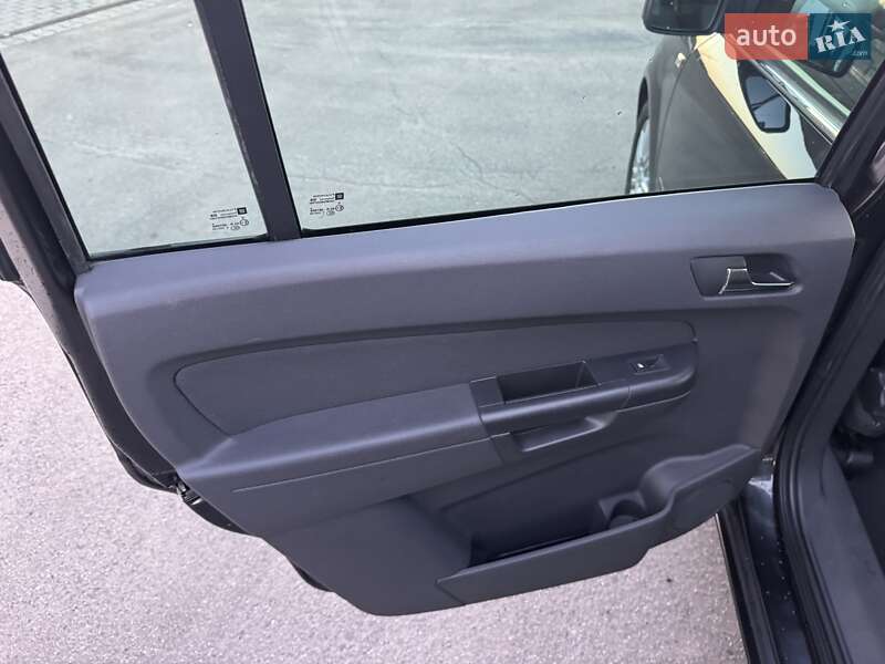 Мінівен Opel Zafira 2012 в Шепетівці