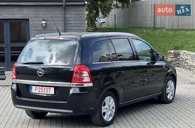 Минивэн Opel Zafira 2010 в 