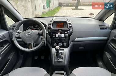 Минивэн Opel Zafira 2010 в 