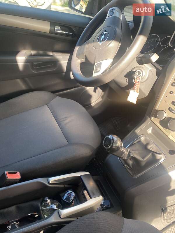 Мінівен Opel Zafira 2008 в Радомишлі