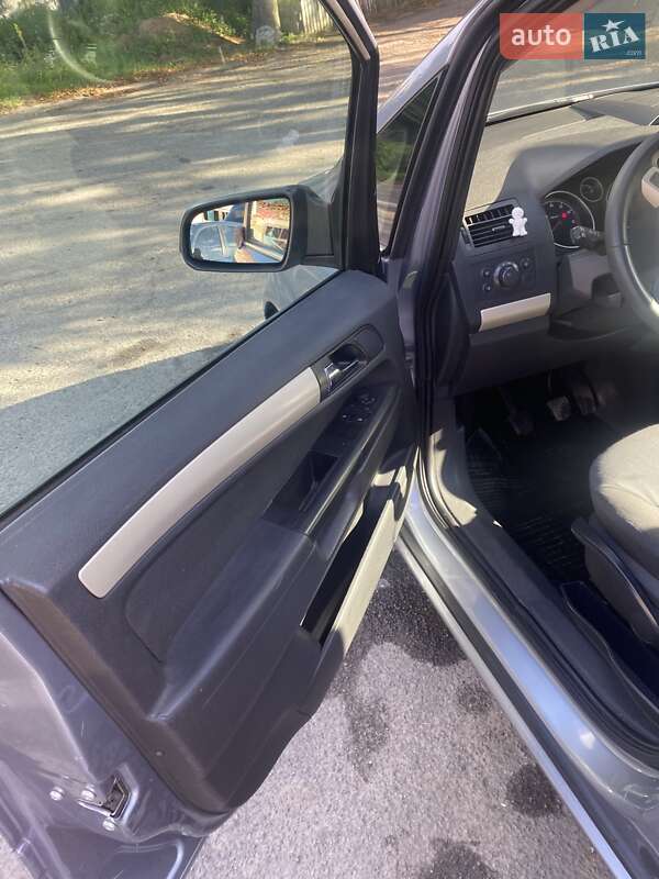 Мінівен Opel Zafira 2008 в Радомишлі